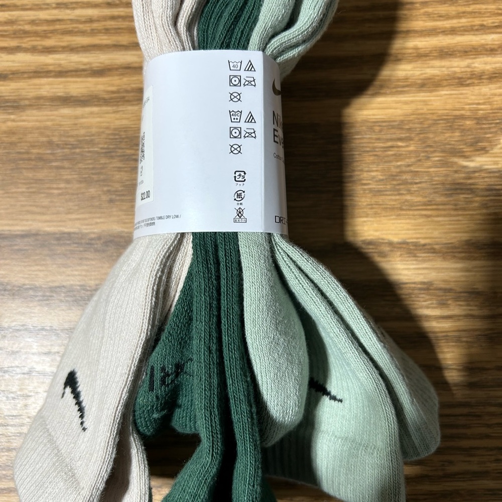2 packs of 3 Nike Men's Socks - Green and Cream